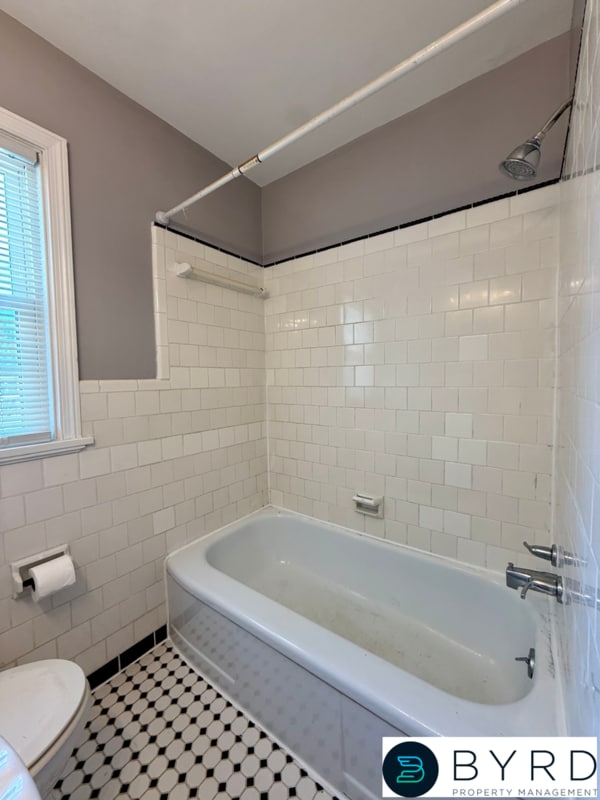 Building Photo - 9023 Farmington Dr