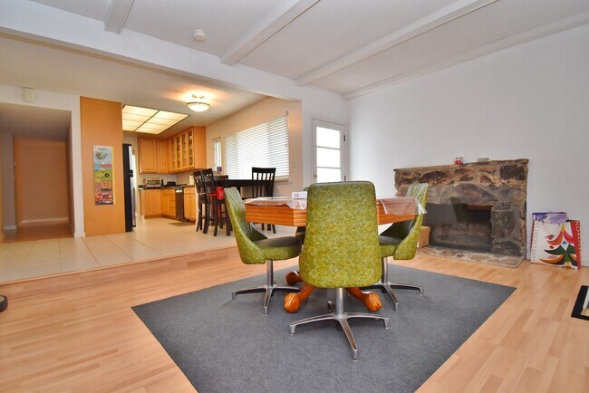 Building Photo - COMING SOON! | $3,990 /  BEAUTIFUL BROOKVALE HOME IN CENTRAL FREMONT