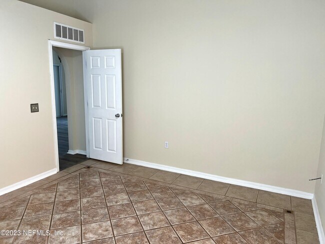 Building Photo - 6580 Gentle Oaks Dr N