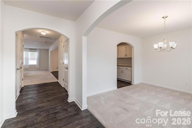 Building Photo - 824 Yorkshire Dr