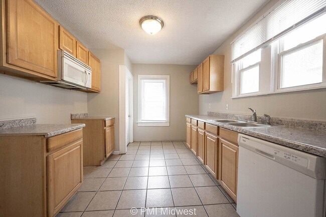 Building Photo - 1529 E Ohio St