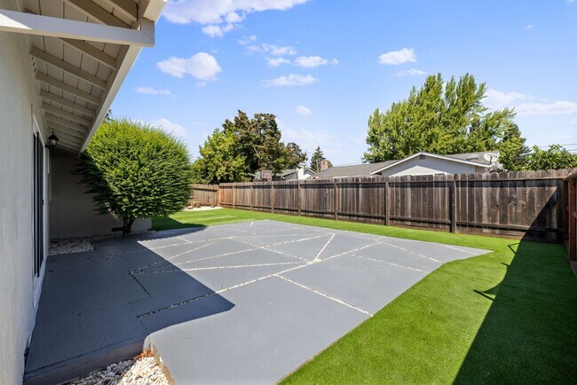 Building Photo - Updated 4 Bedroom 2 Bath North Napa Home