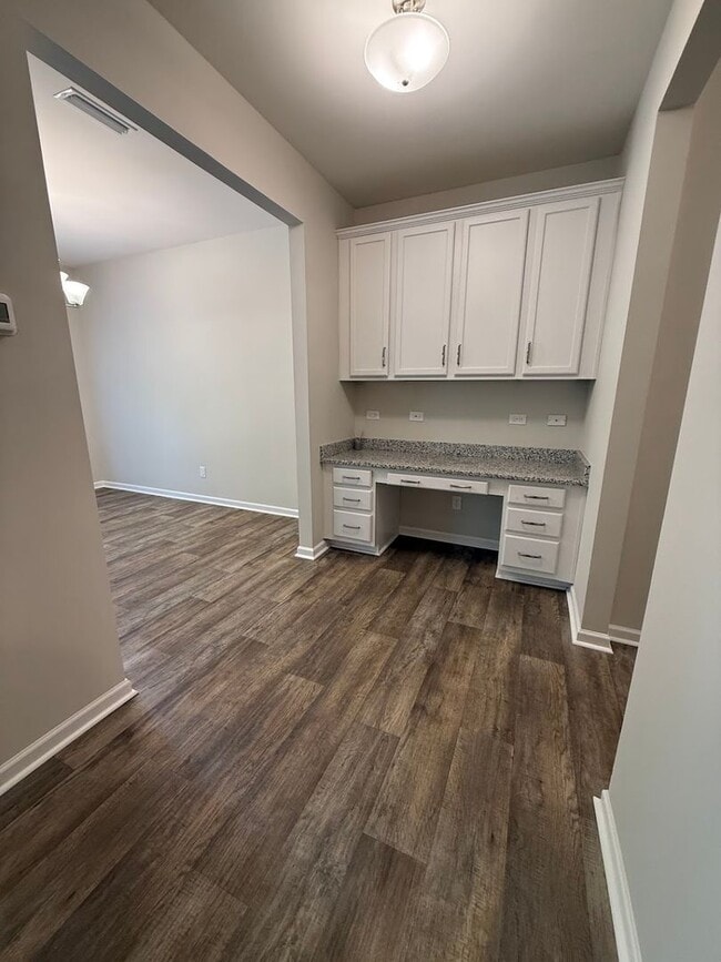 Building Photo - Updated 3 Bedroom Townhome with Harrisburg Schools