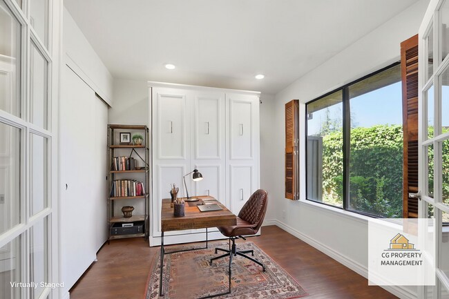 Building Photo - Beautifully Remodeled 3BD Townhome | Multi-Zone A/C | Private Patio