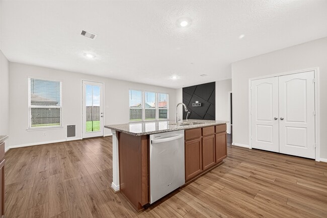 Building Photo - 12602 Blue Jay Dr