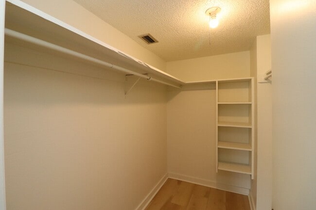 Building Photo - 618 Orange Dr