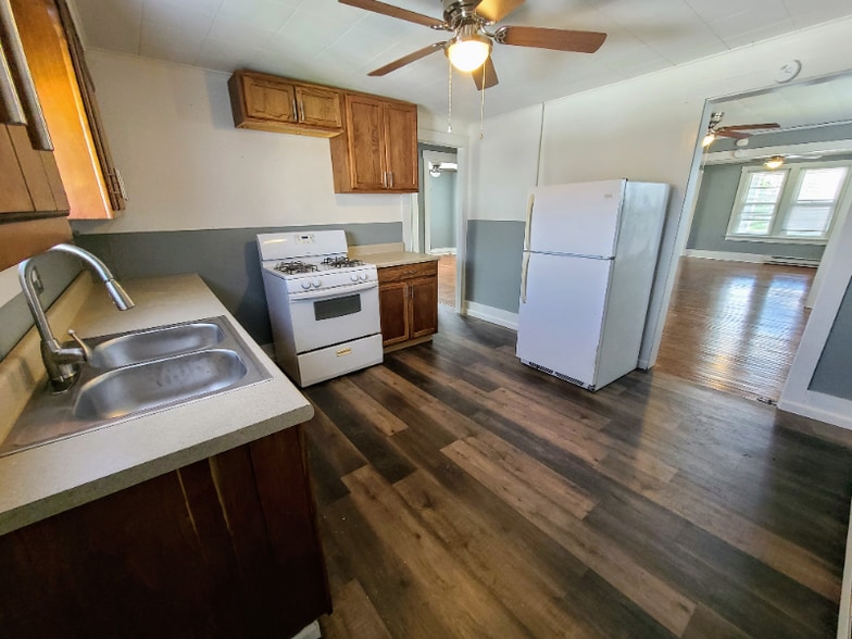 Building Photo - 12 Front St