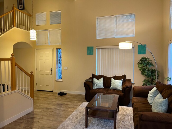 Building Photo - Charming 4 Bedroom Ridgeview Large Lot Home!