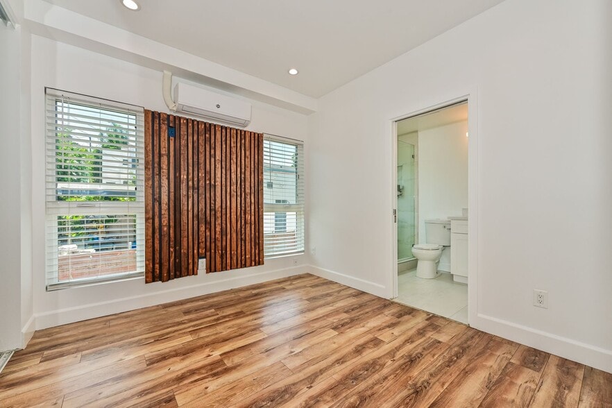 Building Photo - 872-878 Serrano Place