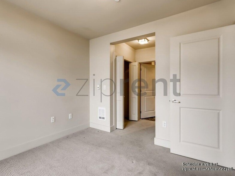 Building Photo - Unit 607