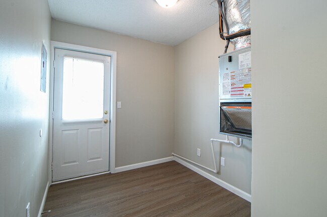 Building Photo - 7-407 Thompsonville Ln