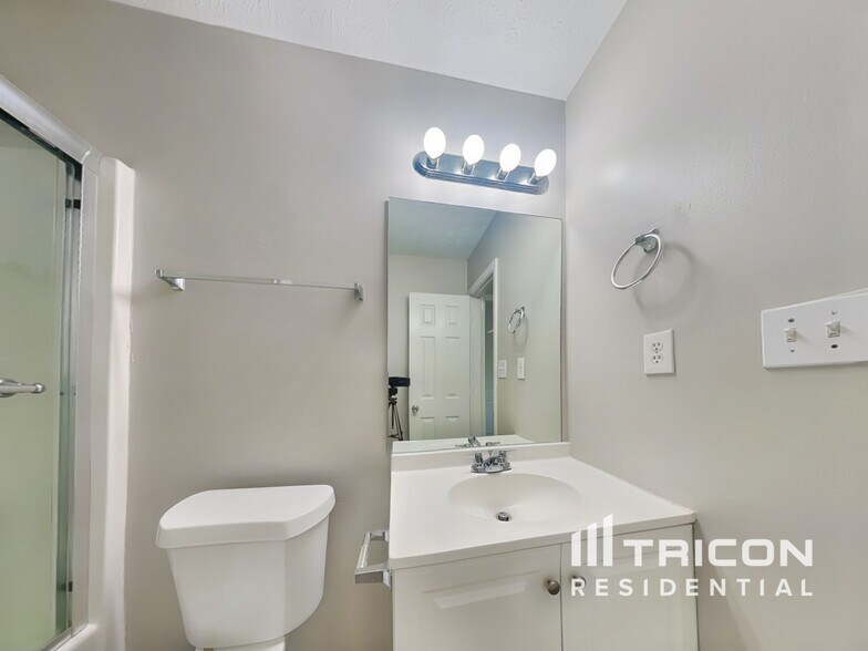 Building Photo - 235 Princeton Way