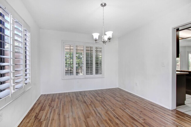 Building Photo - 3030 Wellington Dr