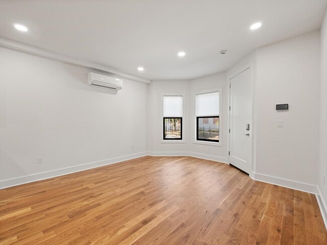 Building Photo - 858 W SIDE Ave