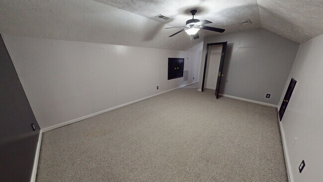 Building Photo - Updated Ranch w/ Bonus in Hope Mills!