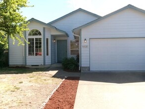 Building Photo - 1431 SW Birdie Dr
