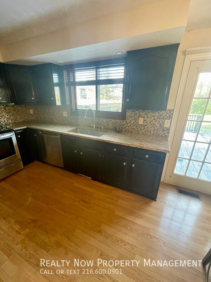 Building Photo - 32467 S Roundhead Dr