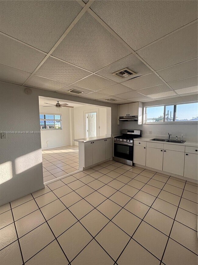Building Photo - 198 Gulfview Dr