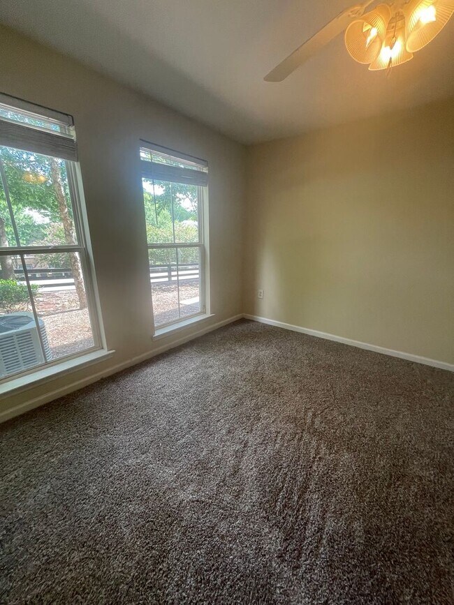 Building Photo - 15-1513 Huneycutt