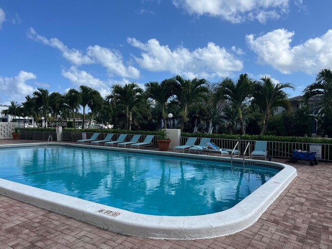 Building Photo - 401 Golden Isles Dr