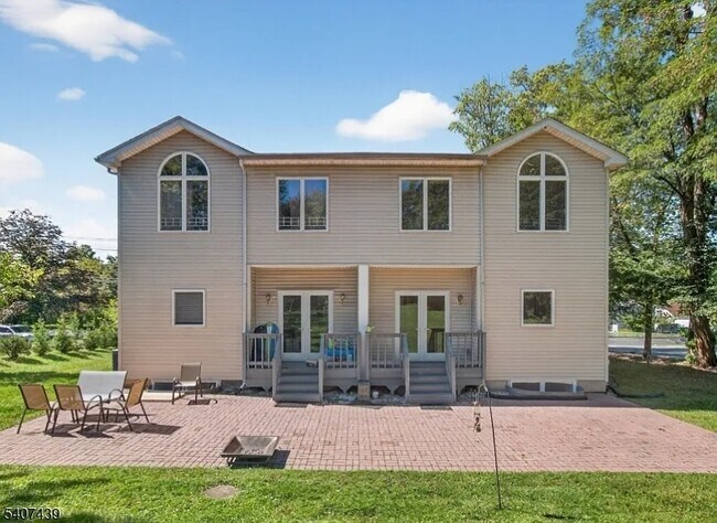 Building Photo - 282 South St