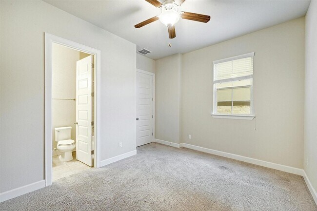 Building Photo - 5308 Via Besso Dr