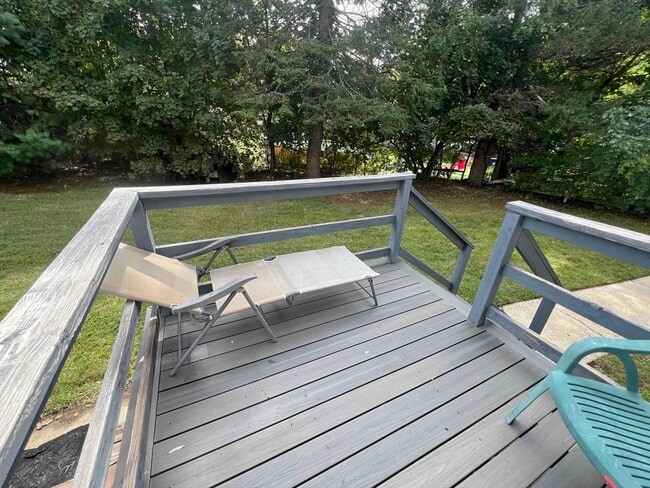 Building Photo - 12 Saran Ave