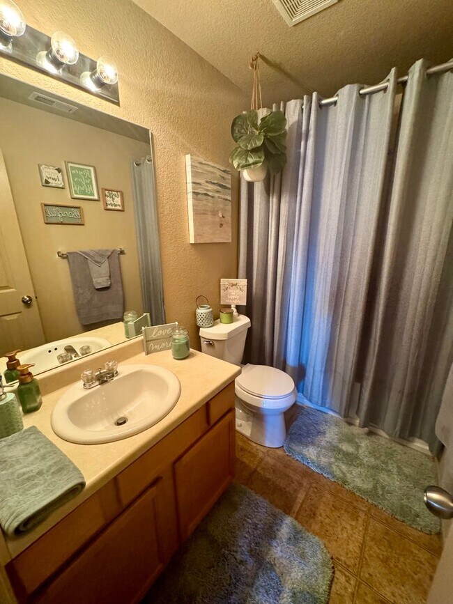Building Photo - Cozy 3 Bedroom home close to Powers Blvd
