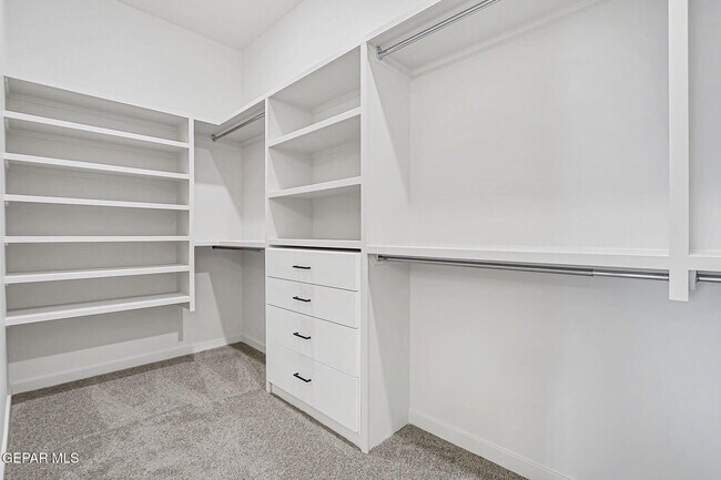 Building Photo - 836 Eltham Dr