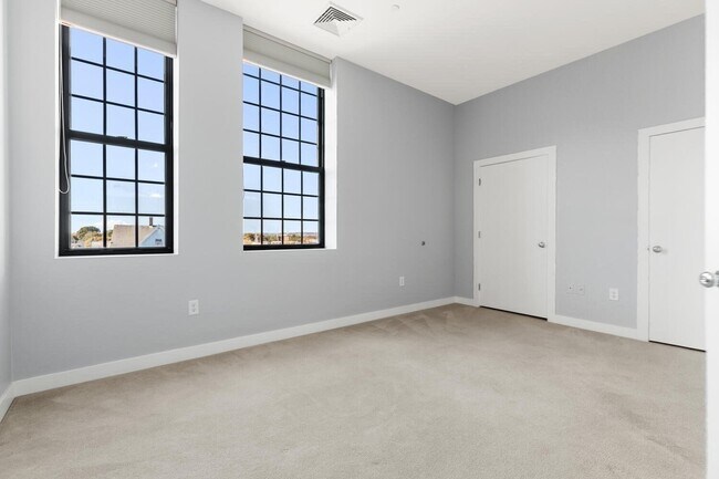 Building Photo - 72 Ashland St