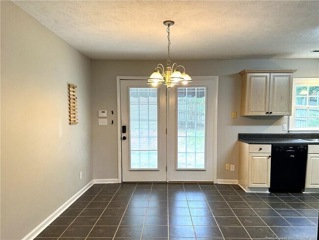 Building Photo - 2940 Amelia Dr