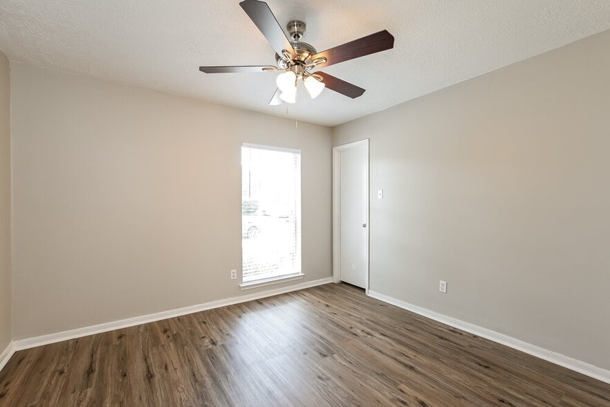 Building Photo - 2927 Waterloo Rd
