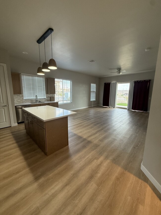 Building Photo - 1367 Harker Ct