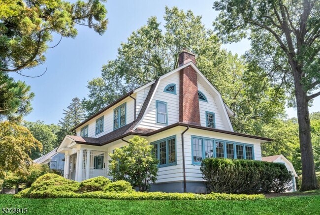 Building Photo - 2 Hillside Ave