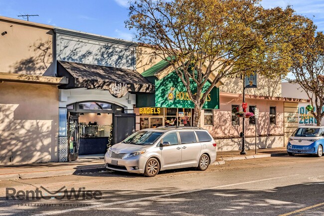 Building Photo - 734 Chestnut St