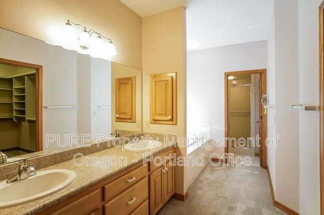 Building Photo - 14020 SW 158th Terrace