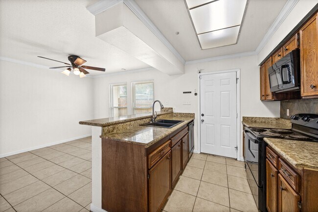 Building Photo - 7835 Bateman Ln