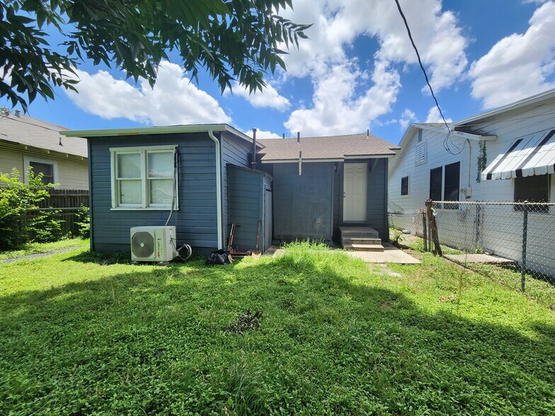 Building Photo - 1427 Hays St