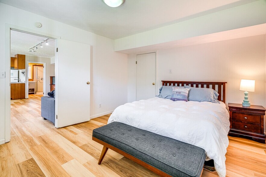 Building Photo - 705 Alsace Lorraine Ave