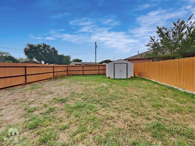 Building Photo - 612 Hilltop Dr