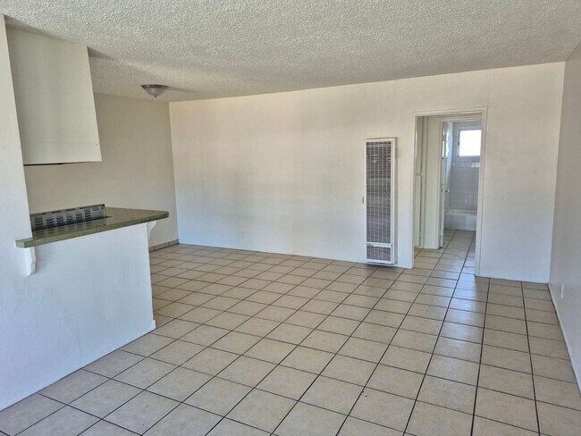 Building Photo - 305 W Guinida Ln