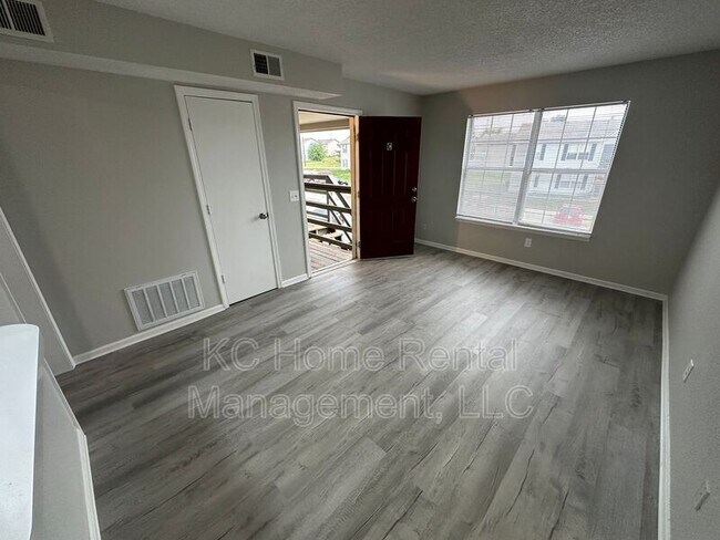 Building Photo - 812 Saddlewood St