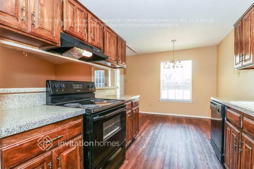 Building Photo - 3809 Wooddale Ct