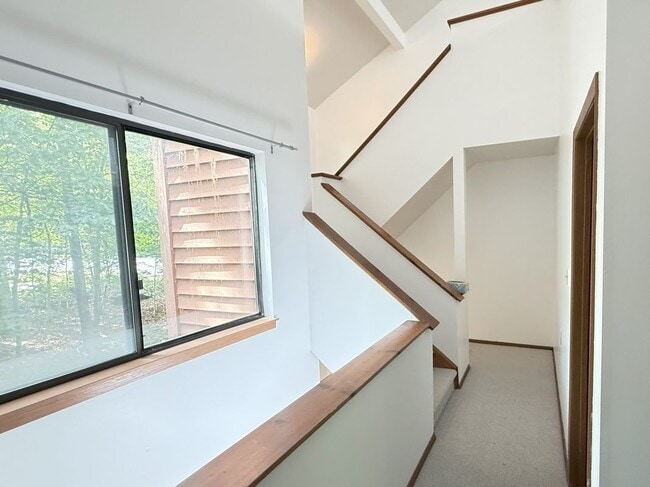 Building Photo - 134 English Ct