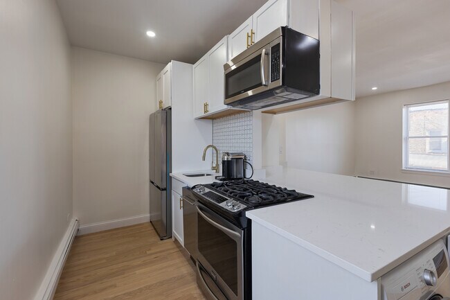 Building Photo - 543 E 60th St