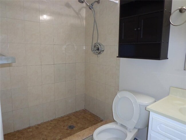Building Photo - 721 Regent Cir S
