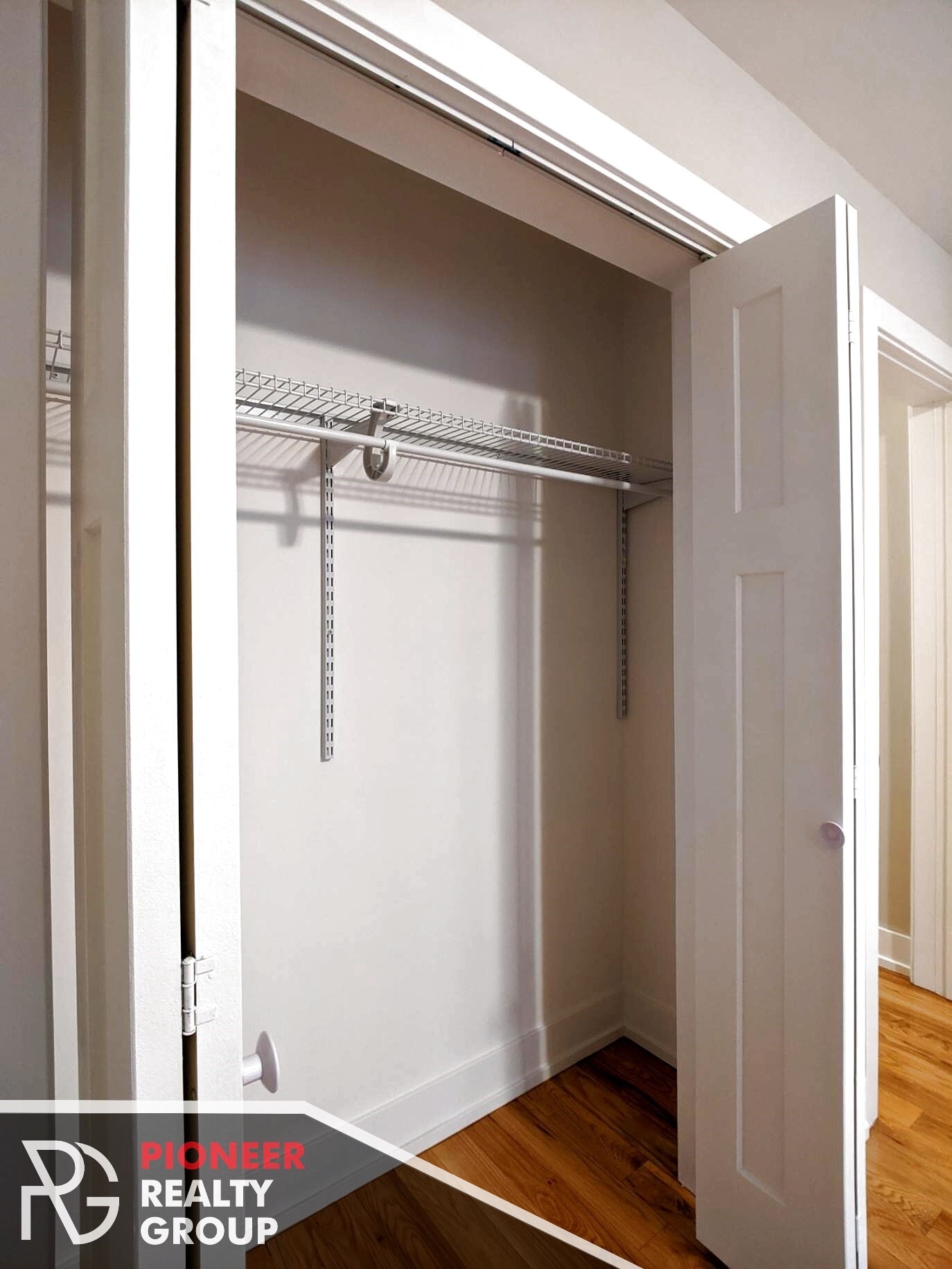 Building Photo - 429 W Roscoe St