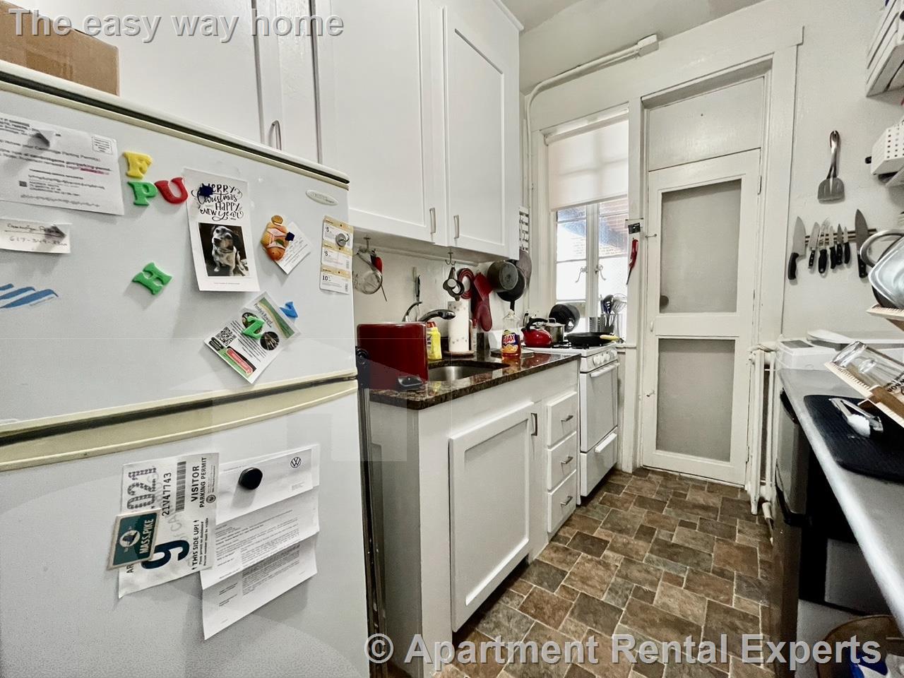 Building Photo - 73 Martin St