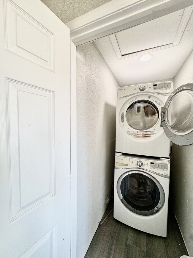 Building Photo - Adorable 3BD Vintage Henderson Home w/ Mod...