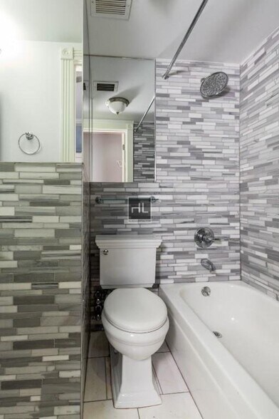 Building Photo - LEROY ST.